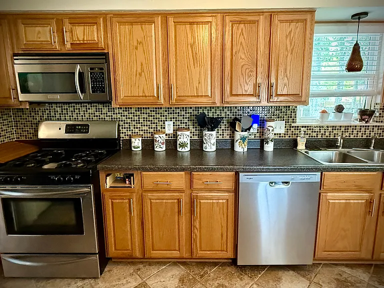 10325 Newcombe Dr — Photo 8