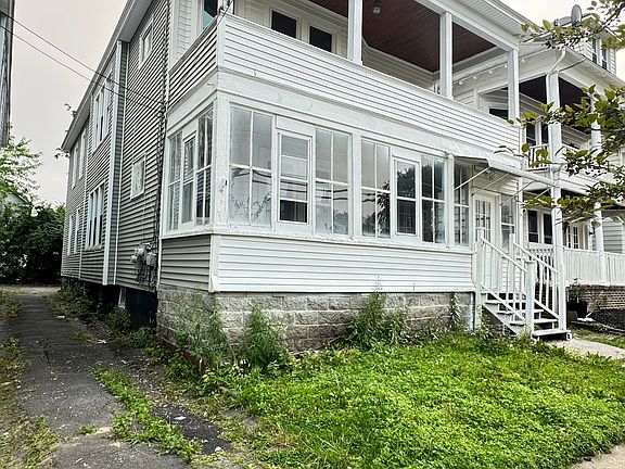 2nd image of 248 Morris St APT 2