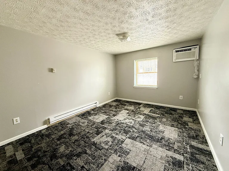 215 S Eaton St — Photo 5