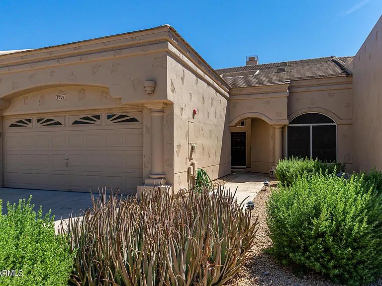 8941 E Maple Dr — Photo 4