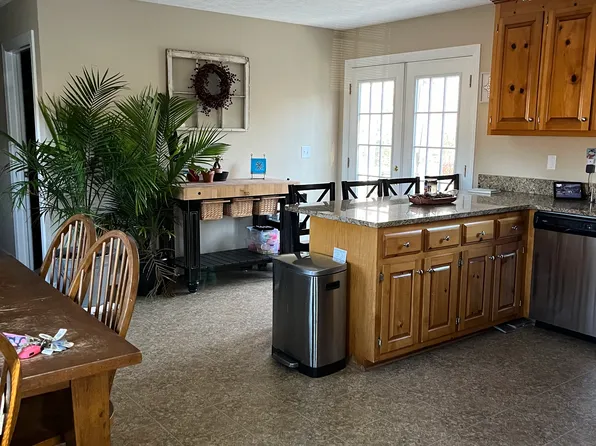 642 Wilton Coves Dr, Hartfield, VA 23071