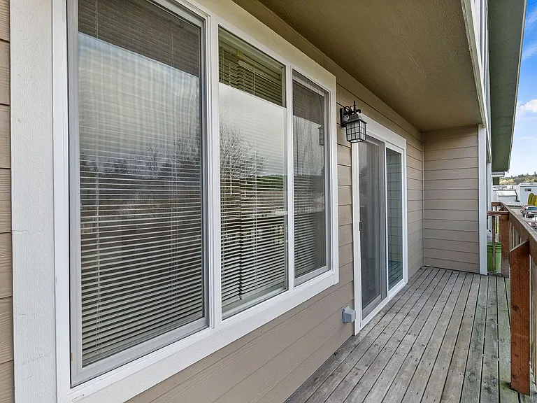 804 Sussex Ave E — Photo 19