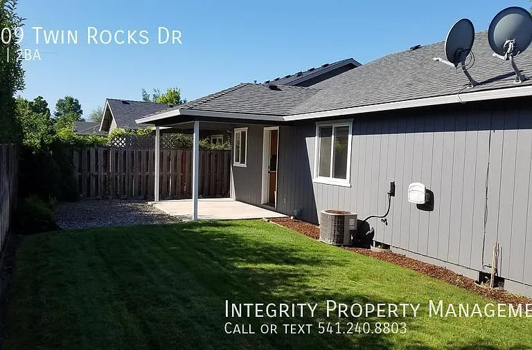 1209 Twin Rocks Dr — Photo 14