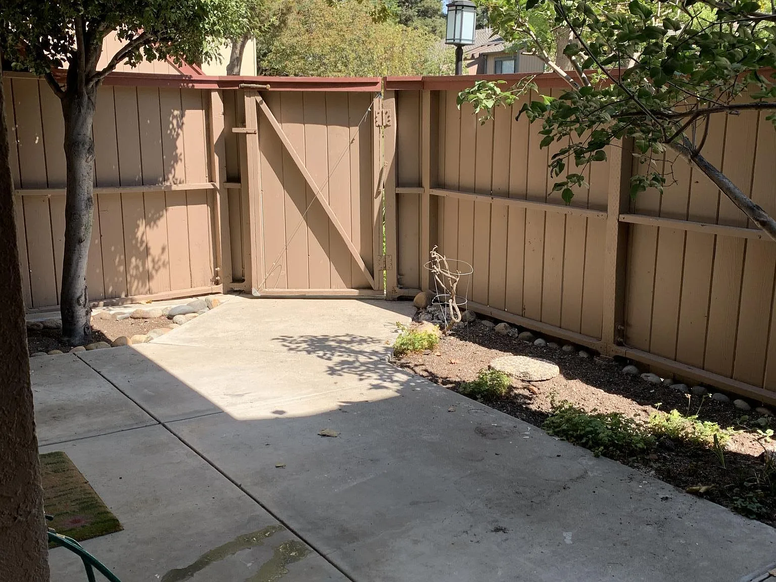 217 E Warren Cmn — Photo 4