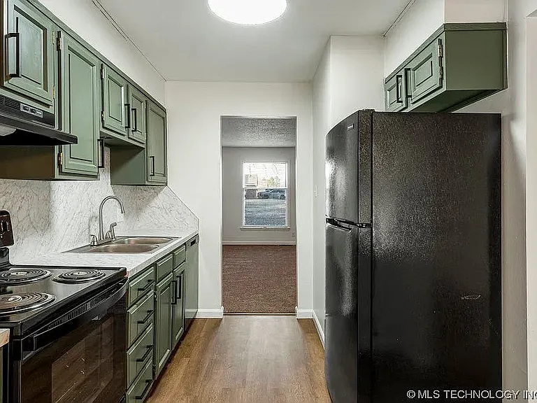 2709 Haskell Blvd — Photo 2