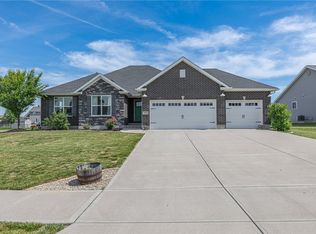 100 Union Crossing Dr, Carlisle, OH 45005