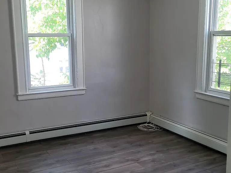 27 Aldine St #2 — Photo 5