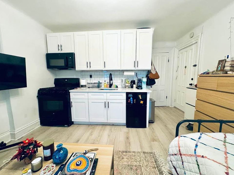 2nd image of 211 Lafayette Ave #1