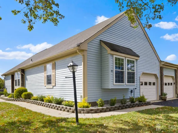 3 Berkshire Dr #B, Monroe Township, NJ 08831