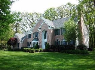 2 Wood Hollow Dr, Pittstown, NJ 08867