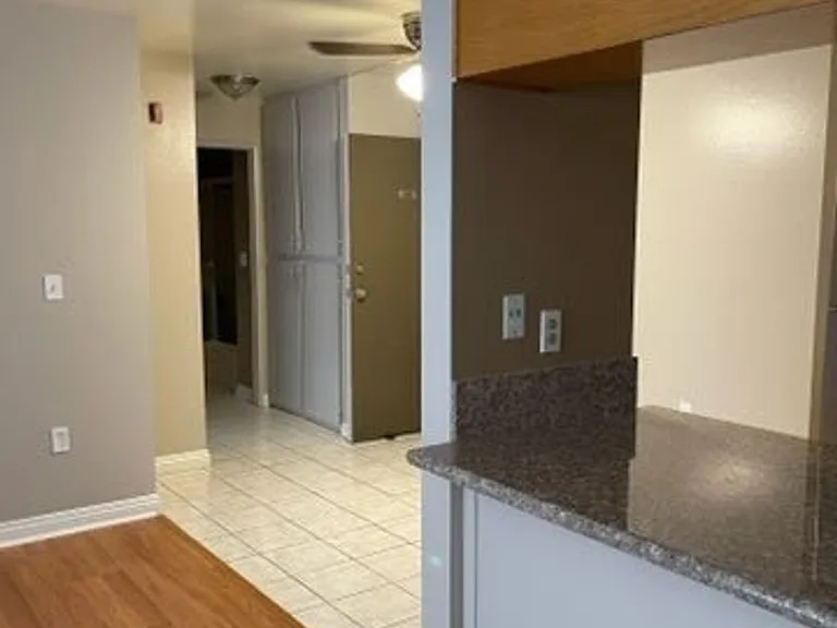 1618 Schrader Blvd — Photo 35