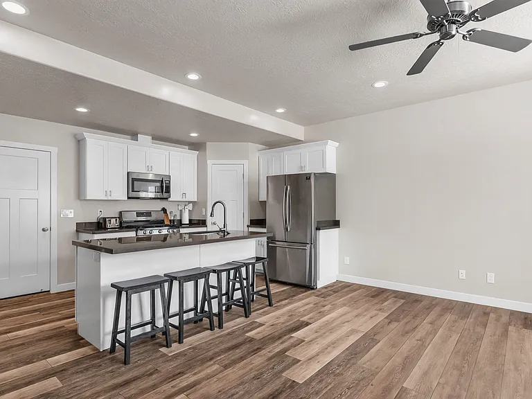 839 S 1760 E — Photo 1