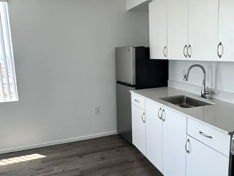 4238 S. Western Ave. — Photo 25