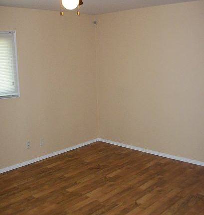 4th image of 22336 Clyde Ave