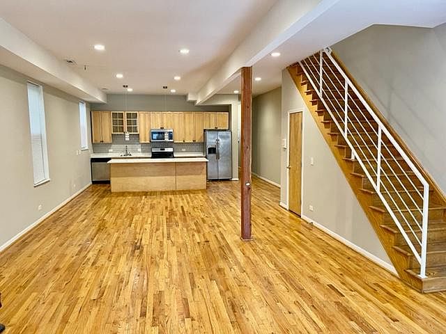 1st image of 2119 W Melrose St #2