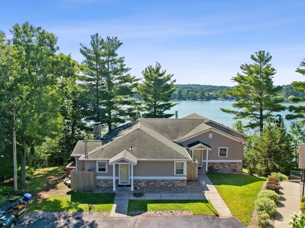 668 E Hiawatha Dr, Wisconsin Dells, WI 53965
