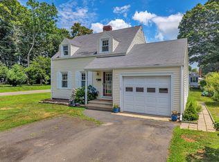 18 Lynde St, Old Saybrook, CT 06475