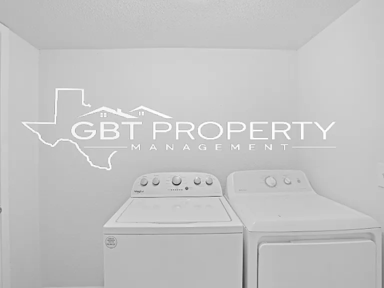 2342 Howard St — Photo 17
