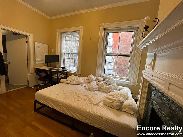 48 Hereford St #2A — Photo 9