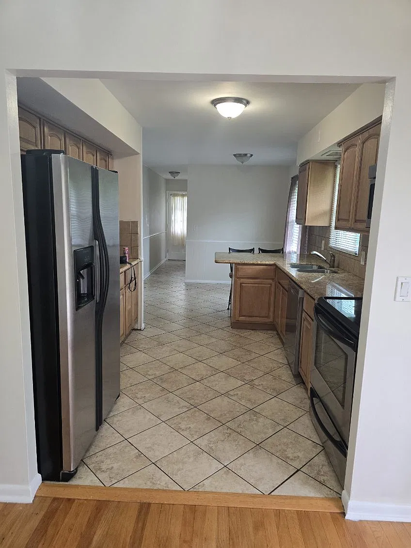 3 bed, 2.5 bath, 1432 sqft, $2,200 — Photo 3