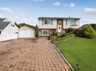 225 Greenbelt Pkwy, Holbrook, NY 11741