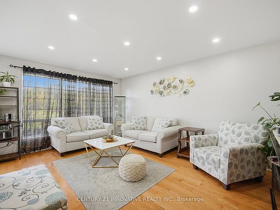 5th image of 838 McKay Cres