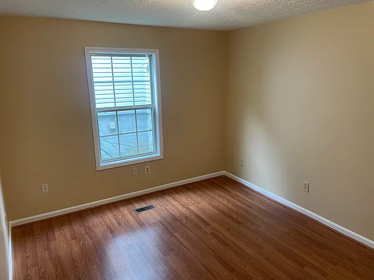 608 Rhodora Rdg — Photo 9