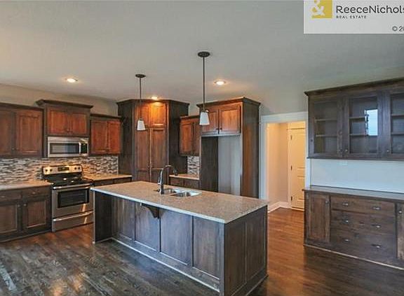 3rd image of 8304 W 166th St