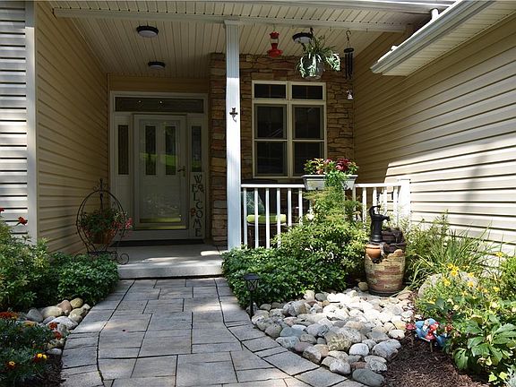 5th image of 107 Hikers Hill Ln