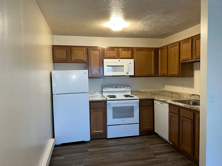 220 Napoleon Rd — Photo 5
