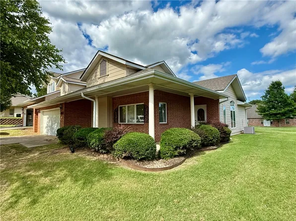 4214 N Meadow View Dr, Fayetteville, AR 72703
