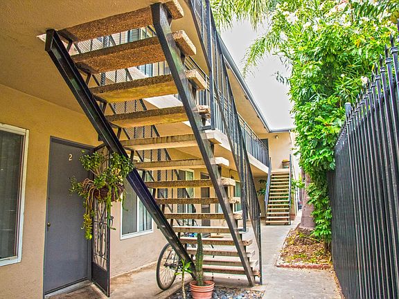 4th image of 386 Temple Ave APT 3