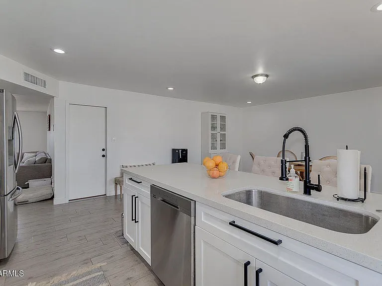 1424 E Broadmor Dr — Photo 12