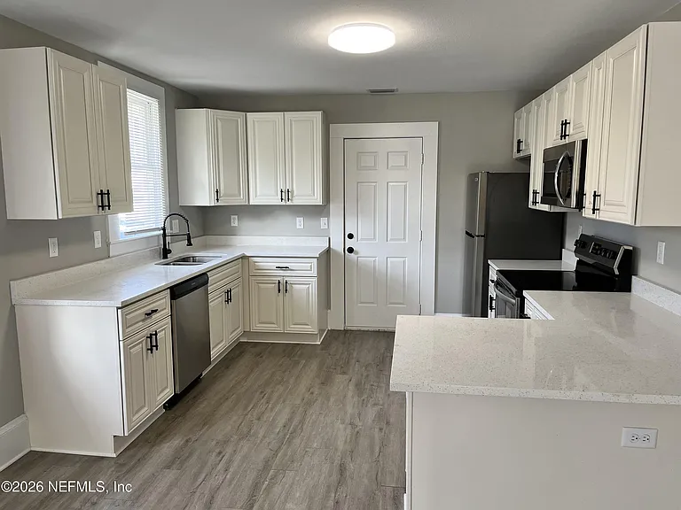 2105 Gilmore St — Photo 4