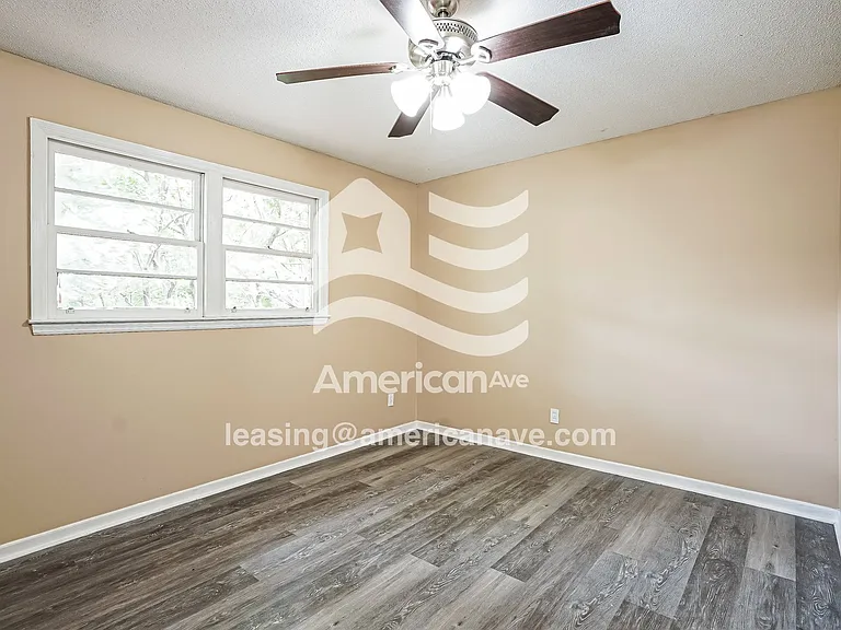 1398_008_main_bedroom_9.jpg