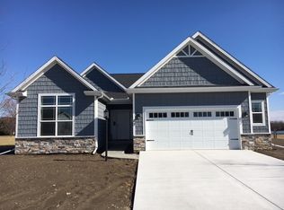 22 Lake View Dr, Mansfield, IL 61854