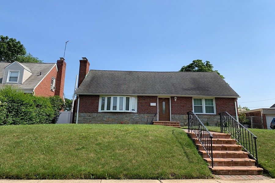 1st image of 1324 Admiral Ln