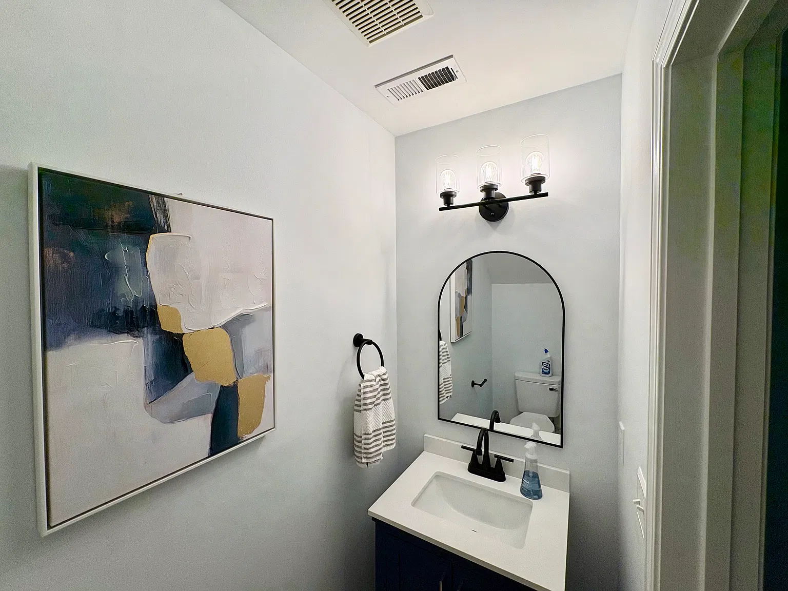 3 bed, 1888 sqft, $2,299 — Photo 4