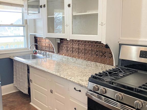 3rd image of 1323 Beach Ave #3