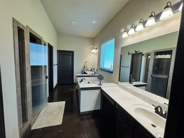 8228 Preserve Oaks Dr, Burleson, TX 76028