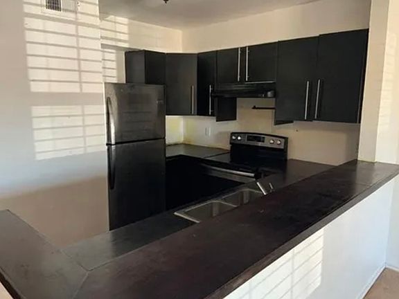 4th image of 965 Fairbanks Cir