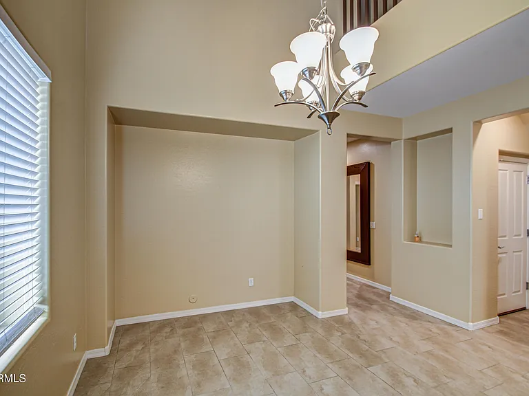 3114 E Franklin Ave — Photo 4
