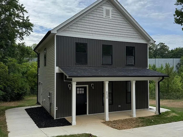 3530 Charing Cross Rd — Photo 1