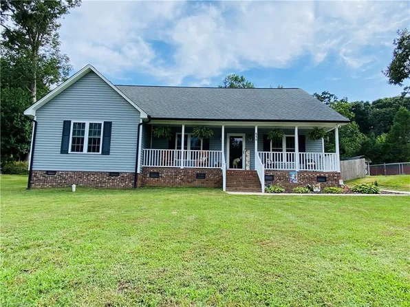 514 Old Castle Dr, Randleman, NC 27317