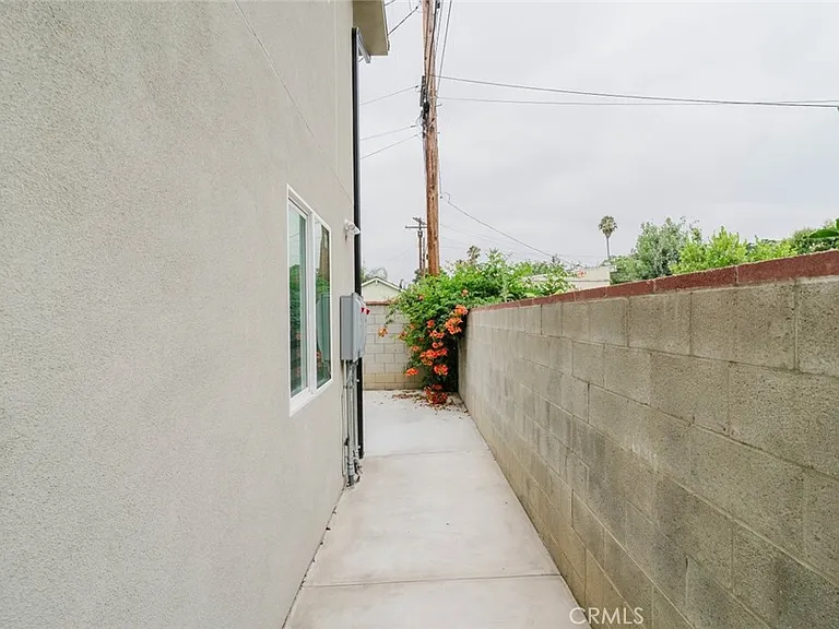 7732 Etiwanda Ave #1/2 — Photo 20