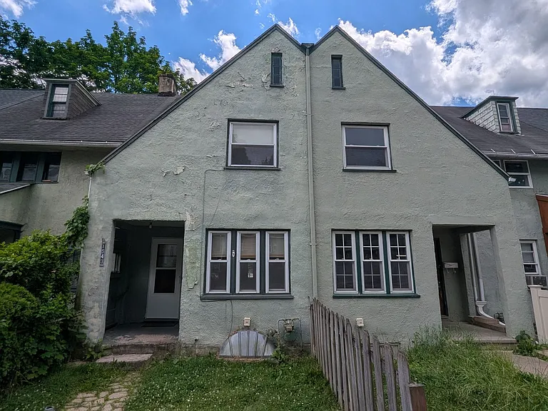 1543 Louisa St — Photo 1