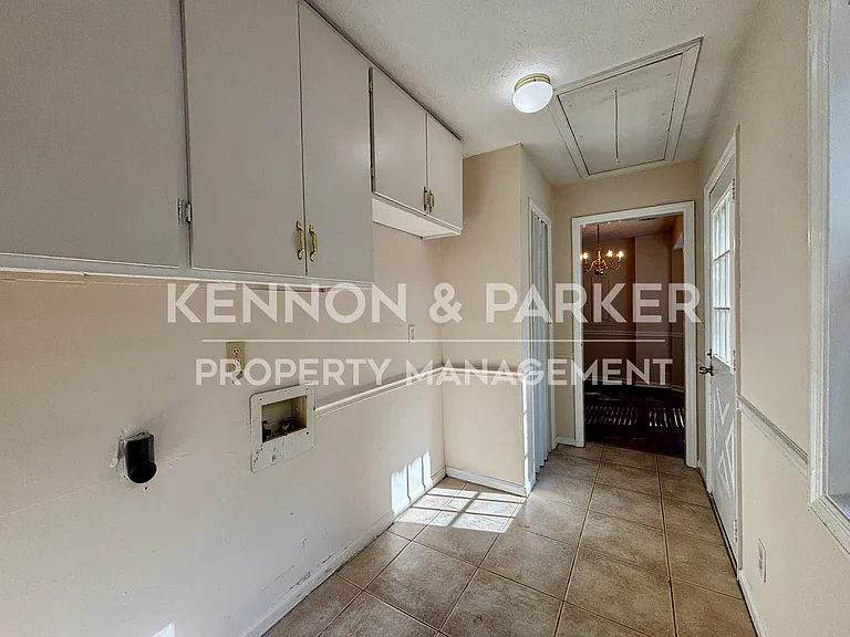 4494 Longview Dr — Photo 20