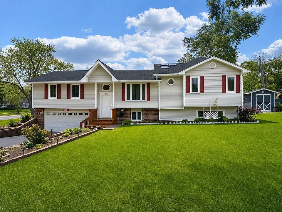 1st image of 110 Oakwood Ln