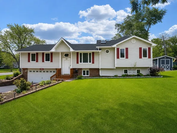 110 Oakwood Ln, Bartlett, IL 60103
