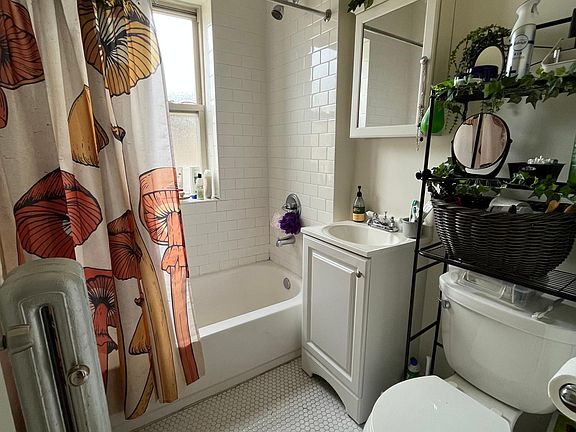 3rd image of 2339 N Sacramento Ave APT 3N